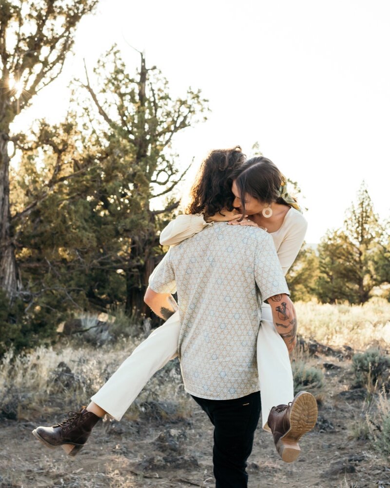engagement_photos_badlands_bend_oregon-27.jpg