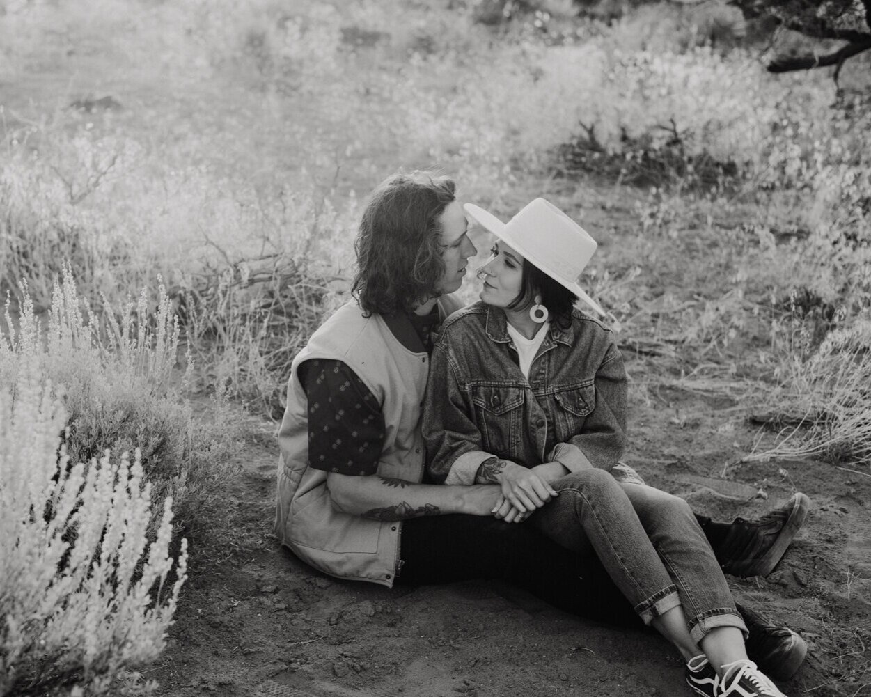 engagement_photos_badlands_bend_oregon-77.jpg