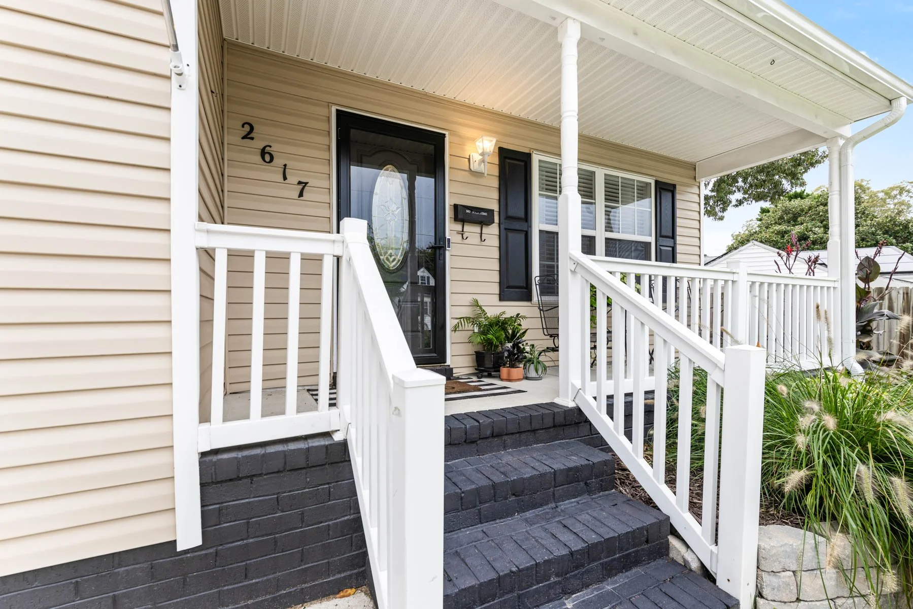 Front Entrance
2617 Gornto Ave