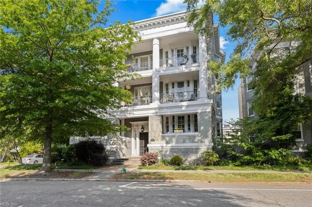 1005 Colonial Avenue Unit 3, Norfolk, VA, 23507
2 bed | 2 bath 1513 Sq. Ft.
Active |  350000
https://bit.ly/3GXS2W8
Discover timeless charm in this 2-bedroom, 2-bath condo offering approx. 1,513 sq ft in Norfolk s historic Ghent district. Built in 19