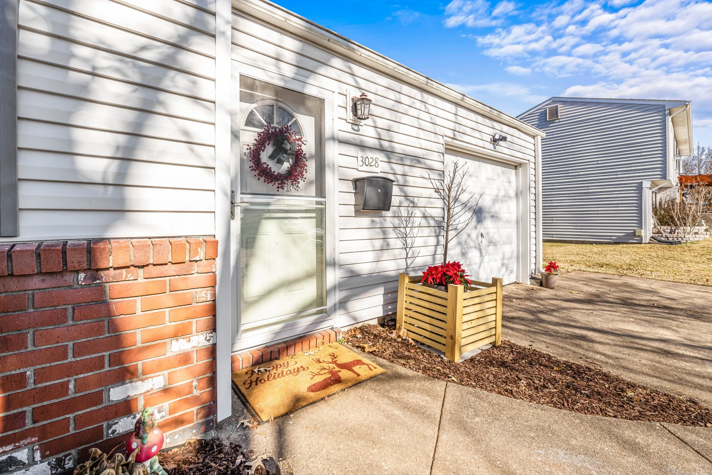 3028 Coach House Lane virginia beach exterior front entrance.jpg