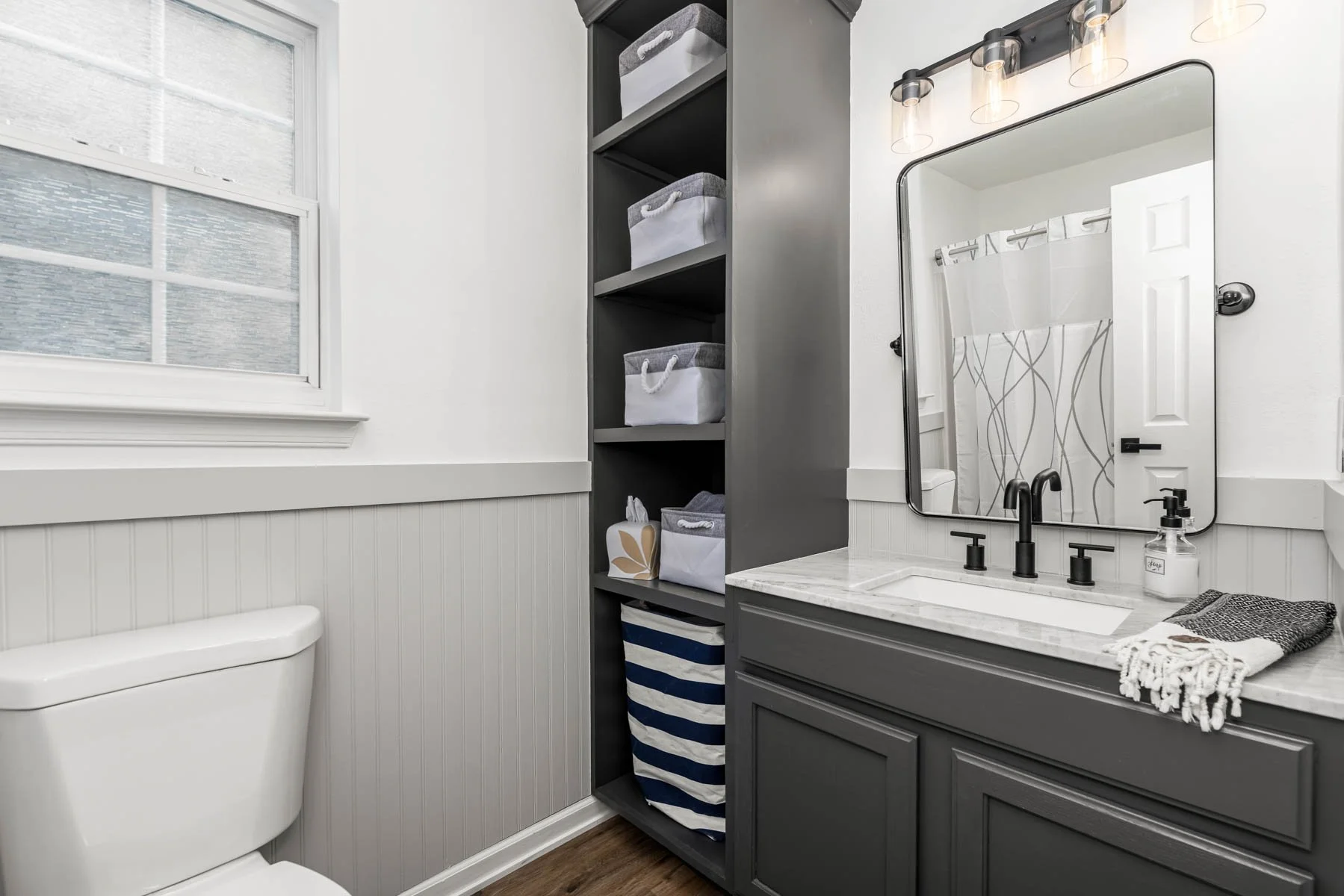 Upstairs Full Bathroom
2617 Gornto Ave