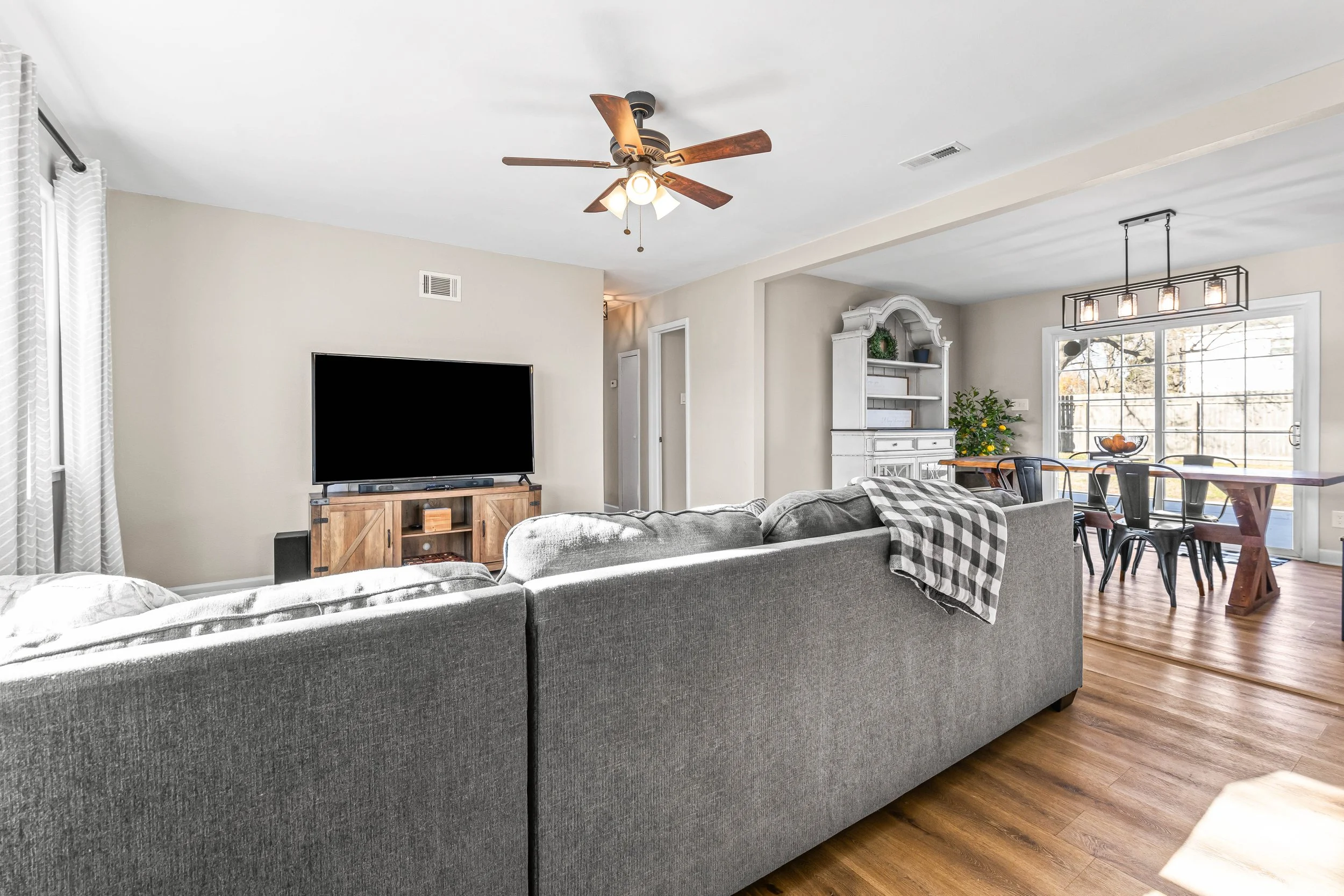 3028 Coach House Lane virginia beach foyer interior.jpg