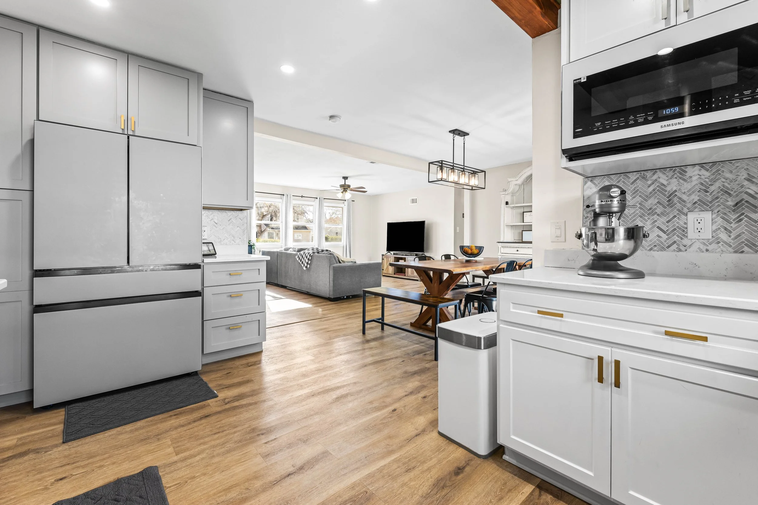  3028 Coach House Lane virginia beach quartz countertops.jpg