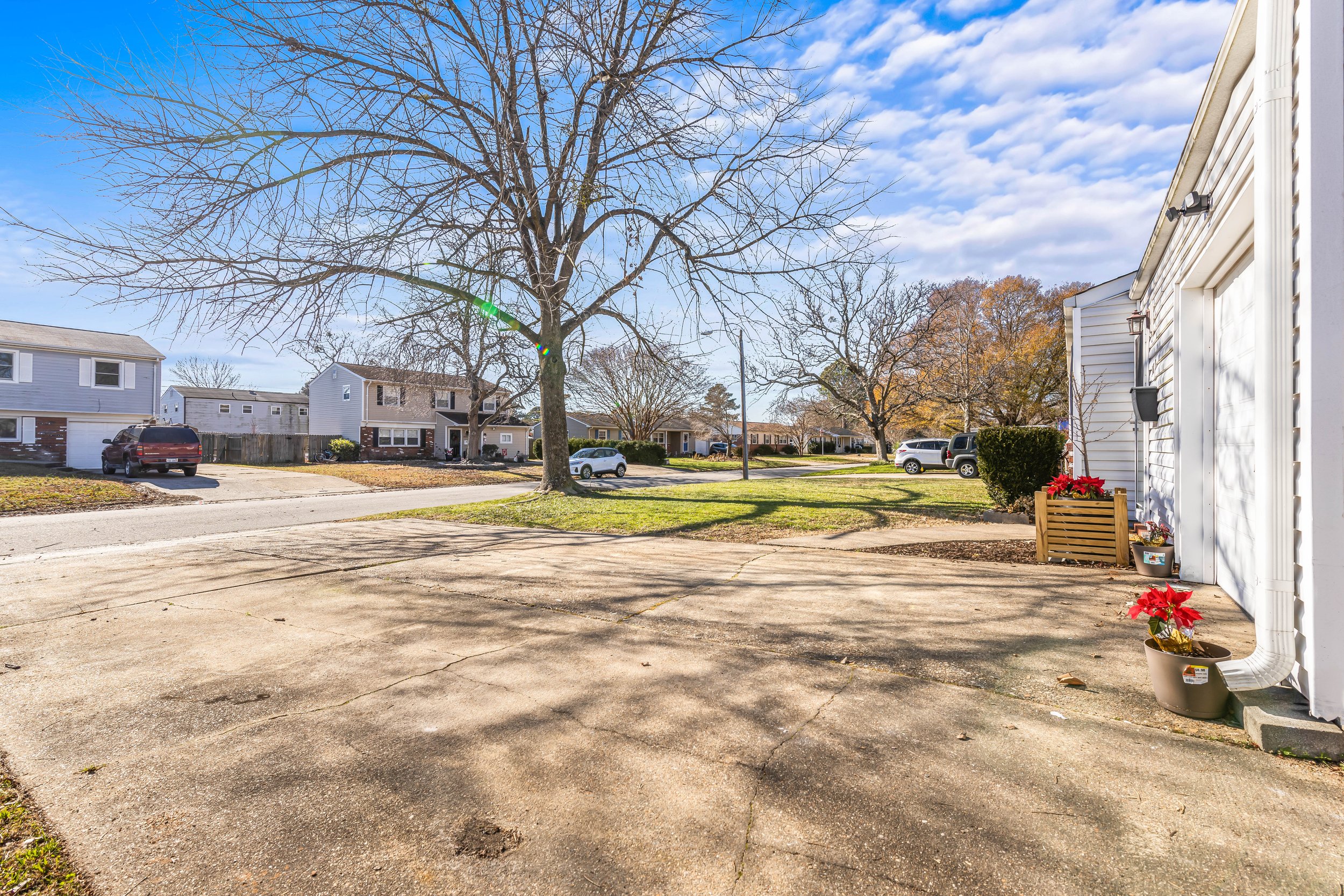 3028 Coach House Lane virginia beach driveway.jpg