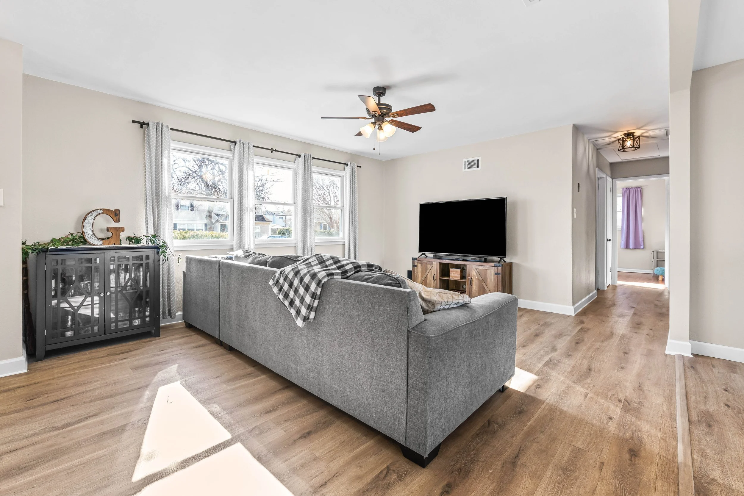 3028 Coach House Lane virginia beach living room.jpg