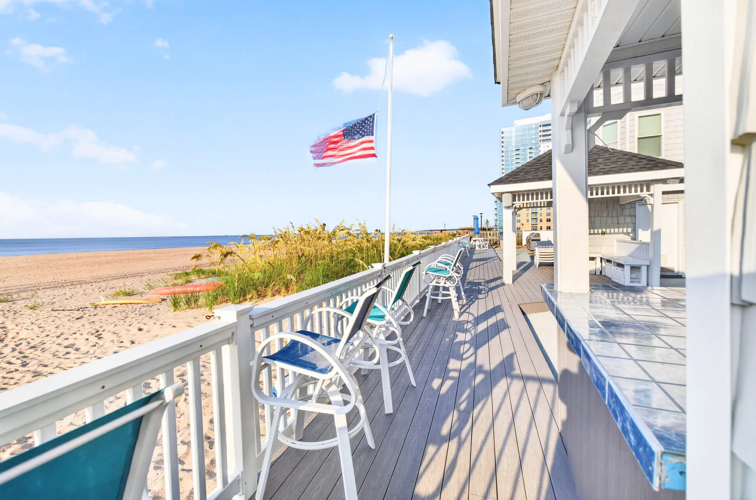 Bayfront composite-deck seating makes the Chesapeake Bay the backdrop for conversation, relaxation and time near the water.