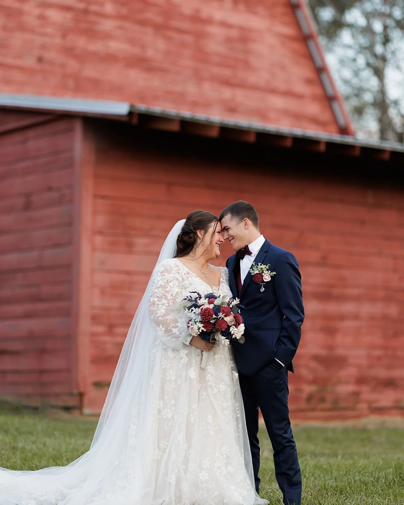 Your perfect day starts with booking the perfect venue! At Honeysuckle Hill we have everything you need to make sure your day is a huge success. 

From getting ready, to the end of your big celebration,
our dedicated team is committed to making your 