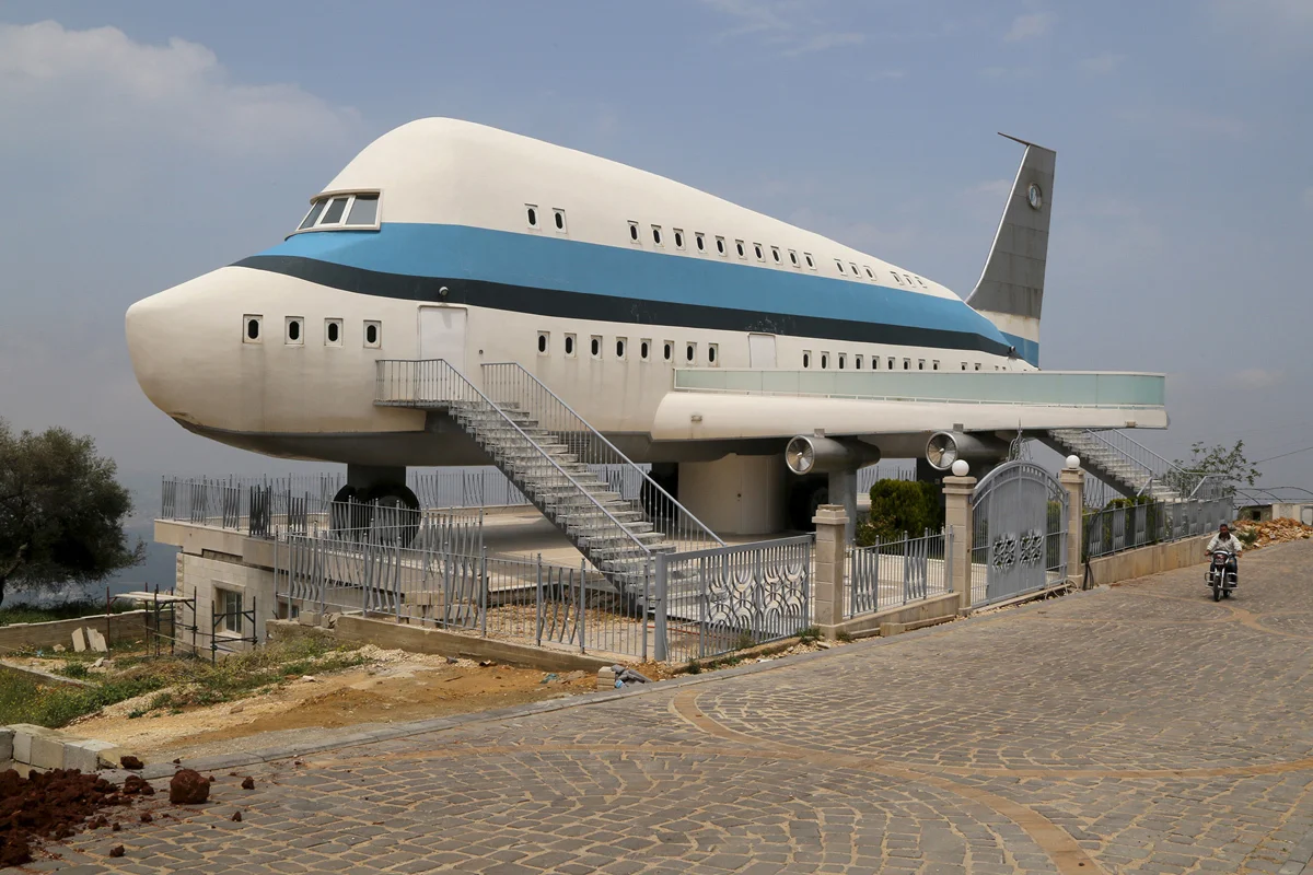INTERESTING HOMES - AIRPLANE HOUSE