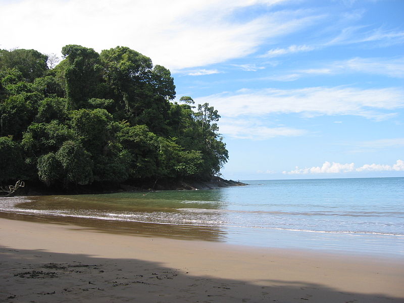 800px-Playa-Piñuelas-Costa-Rica-01.jpg