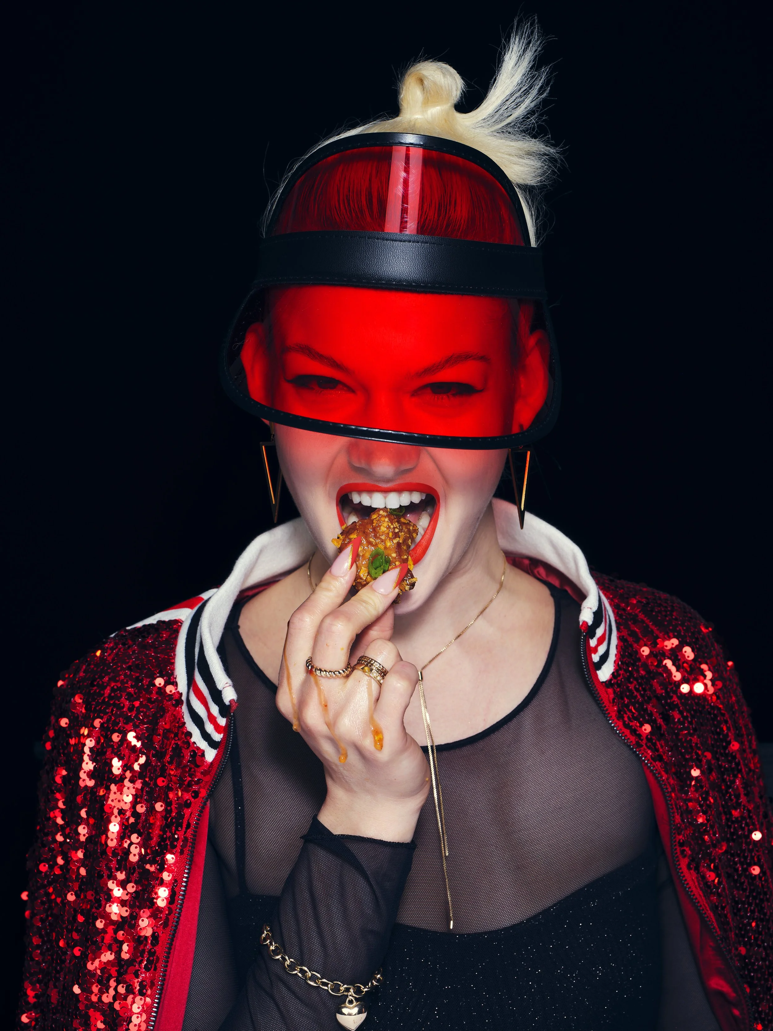 221108_Doritos_12_ChickenKaraag_Model_Hands_002378 V1.jpg