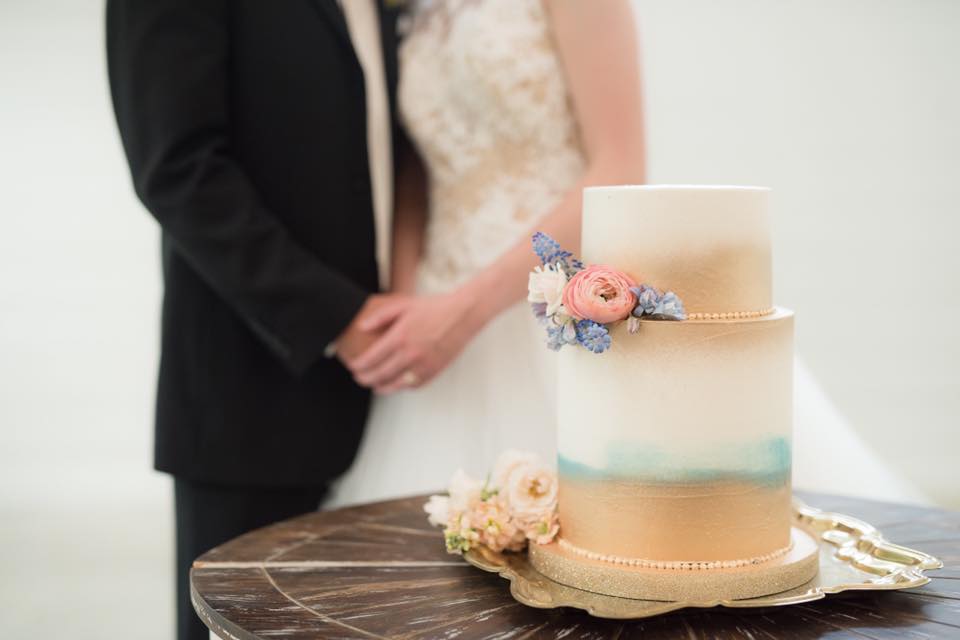 bride groom cake.jpg