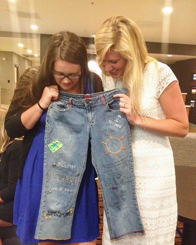 AN ACTUAL REAL LIFE SISTERHOOD OF THE TRAVELING PANTS STORY.
⠀⠀
Meet Jackie.
We met in elementary school and she's my longest bestest childhood friend. In 7th grade, the year I moved away from Colorado to Illinois, Jackie and I found these pants. The