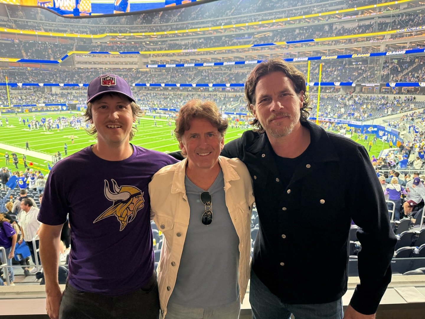 baby&rsquo;s first trip to SoFi !! thanks @primevideo for letting me enjoy a rare vikings loss in style with my favorite people
#facemask