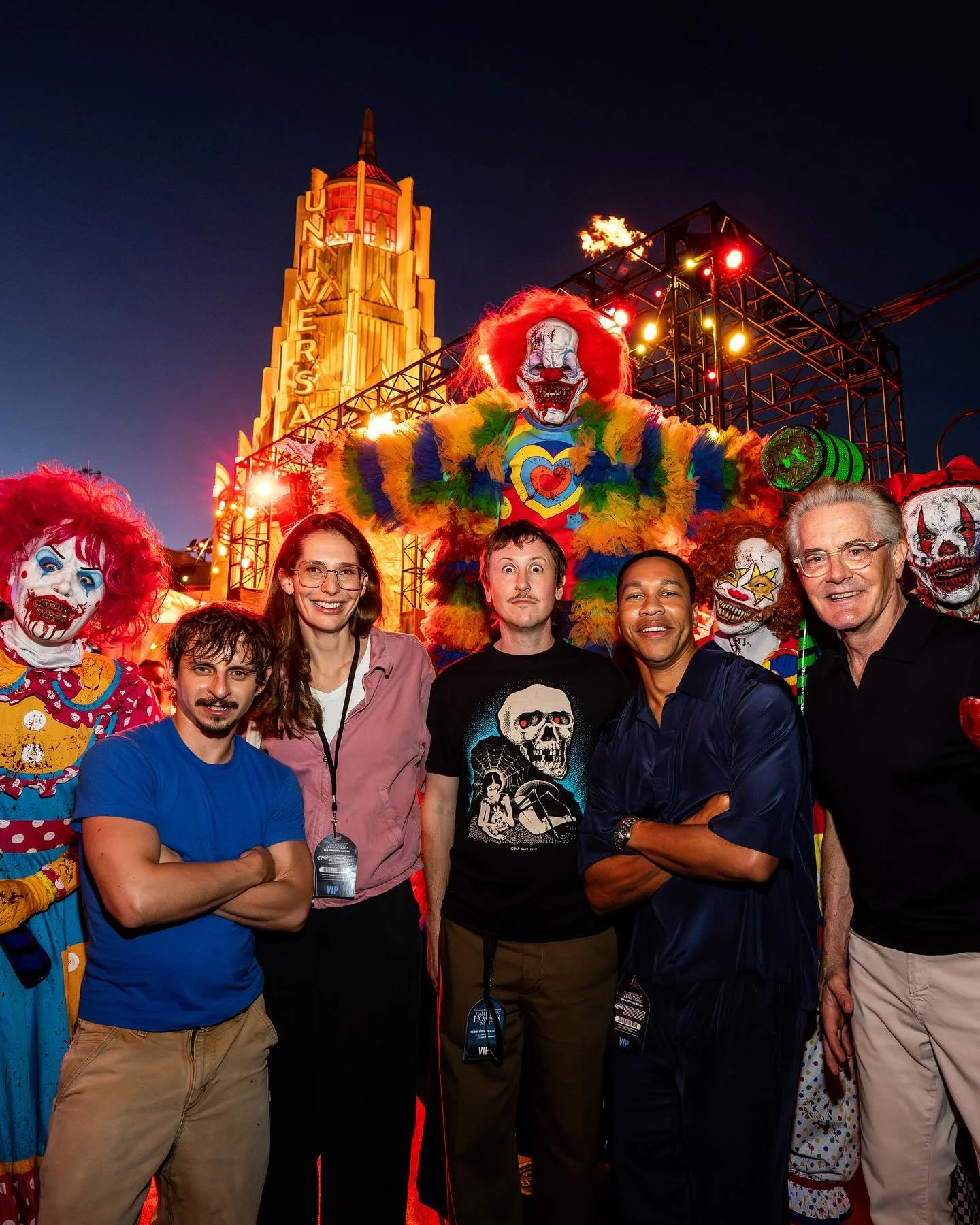 what a crazy night!! thank you @horrornights for making a guys nightmare come true 🤡🪓☢️

huge shout out to all the incredibly talented people at HHN !!
FALLOUT maze is the best !!
(Monstrous 3 close 2nd)

#sunsetsarsaparilla