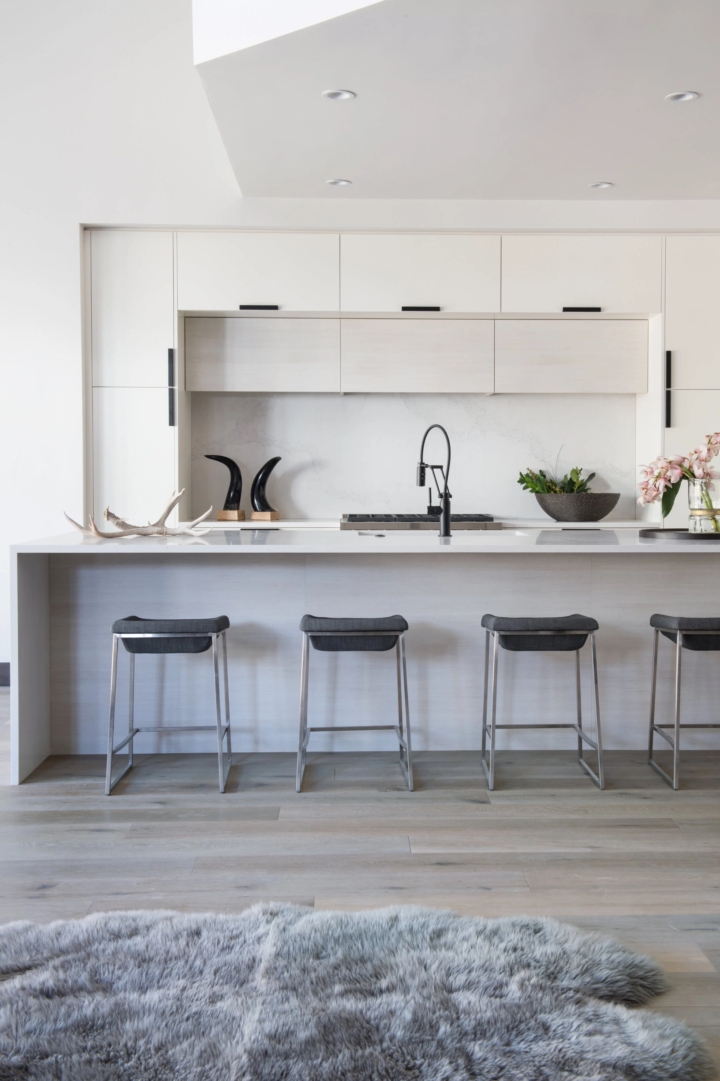 StudioJamesBCLodge_Kitchen3.jpg