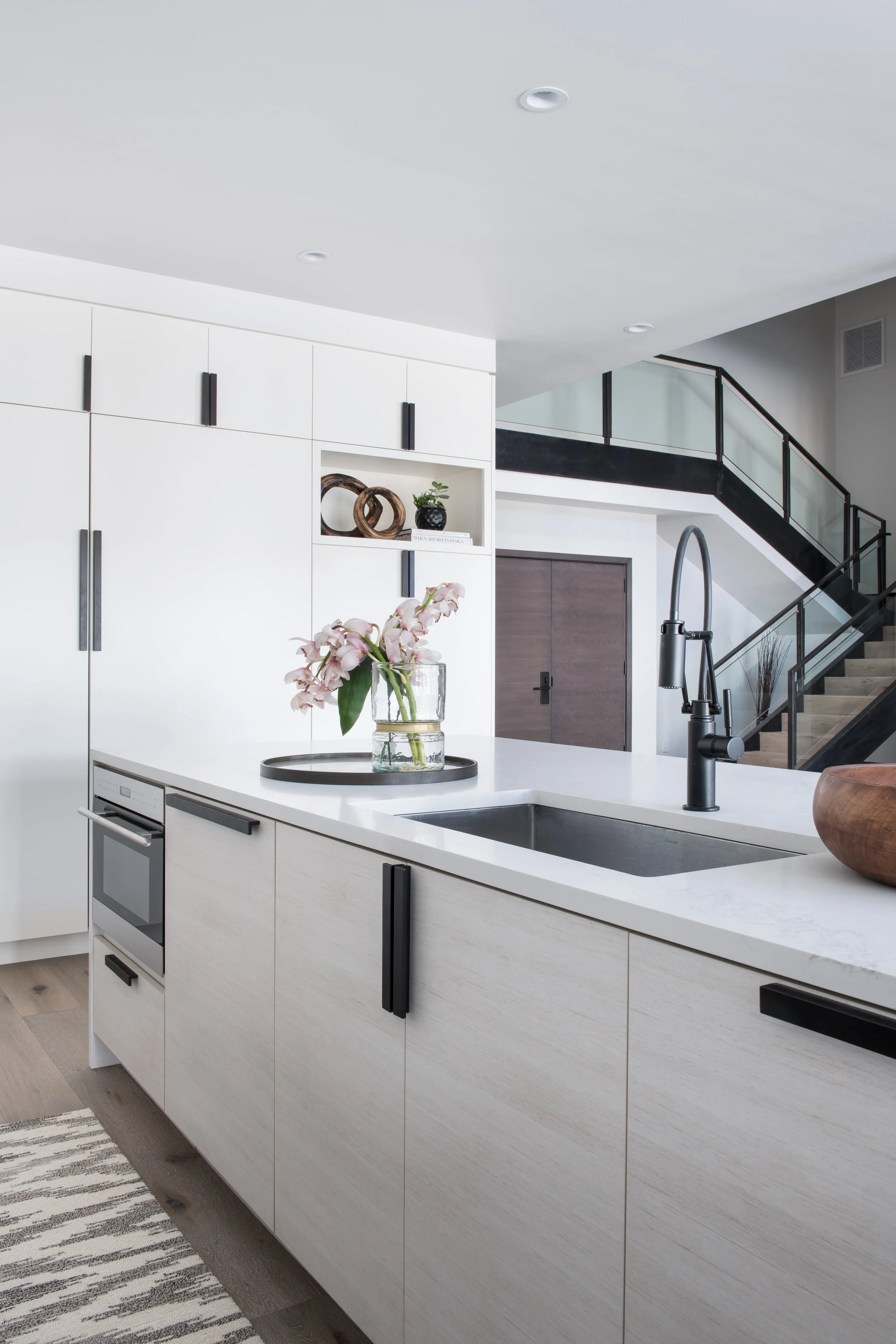 StudioJamesBCLodge_Kitchen4.jpg