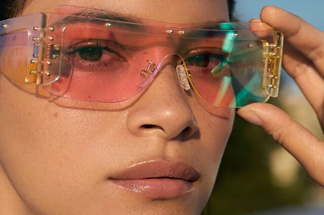 Heat wave... Photo @abbeydrucker . Model @juanaburga. H+mu by me.  @fenty #accessories #heatwave #bare #skin #summer #natural