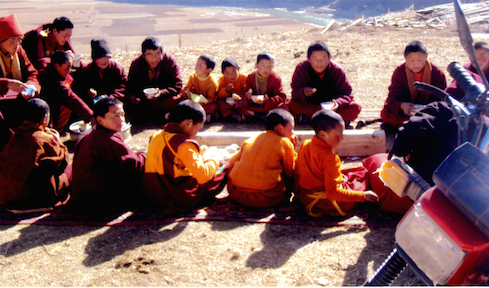 11-singi-village-school-monks-eating-lunch.jpeg