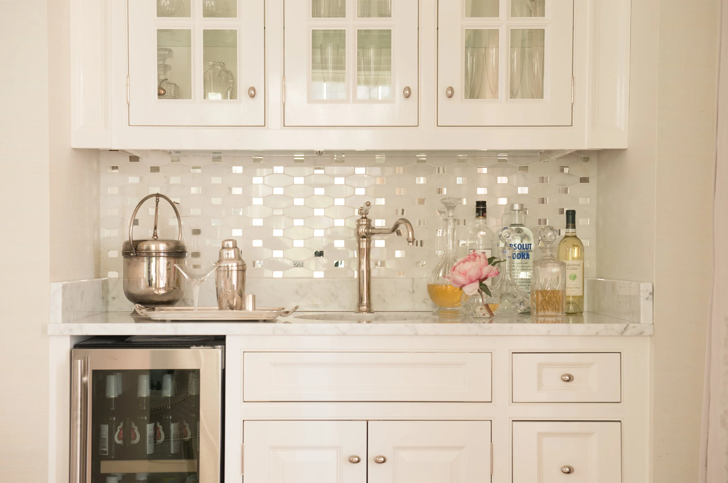 Wet bar with mirrored backsplash