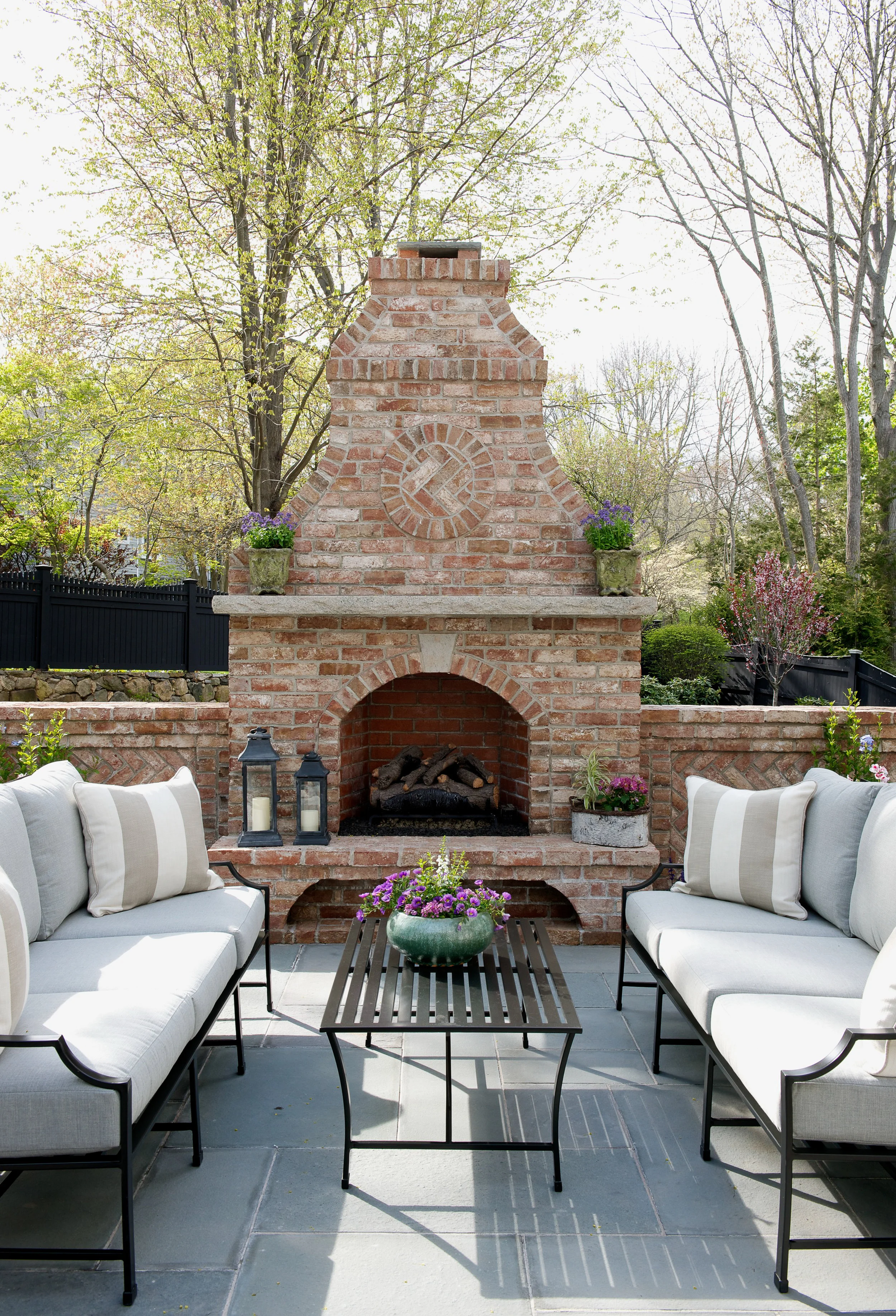 Outdoor fireplace