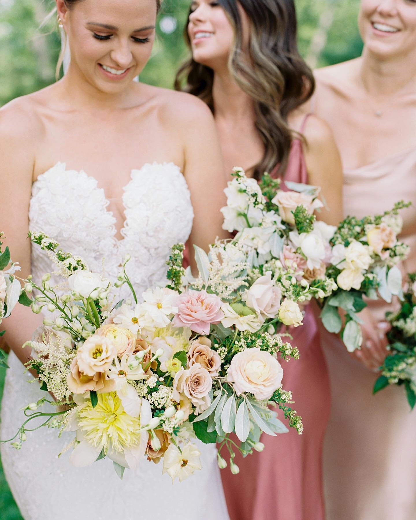 @nicoleclareyphoto you shoot magic ✨ 
@lindseyschmitt can we do this again every year?!? 😬 
@greenacresfoundation 
@bluedahliaevents