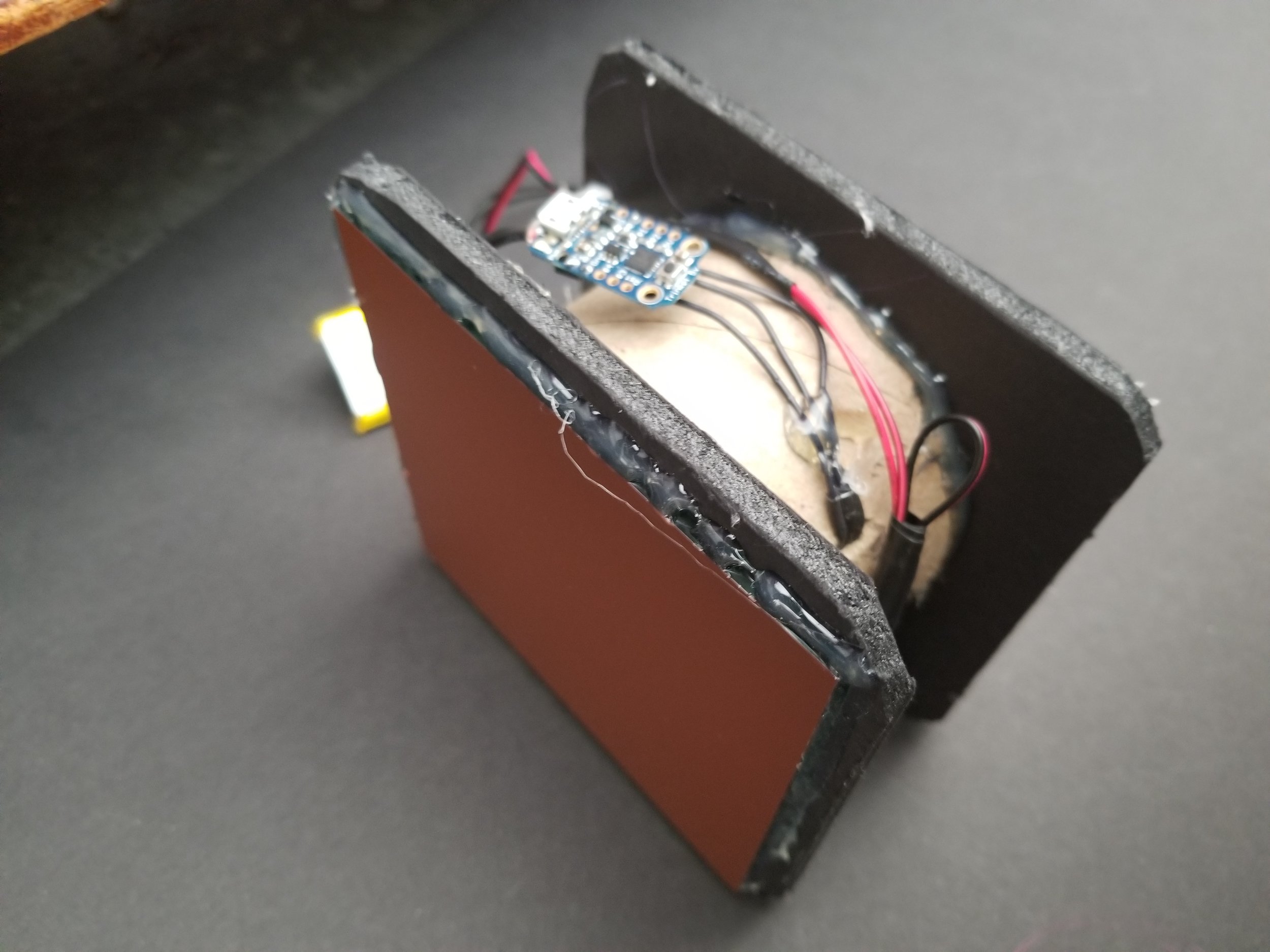 A lipo battery easily tucks away