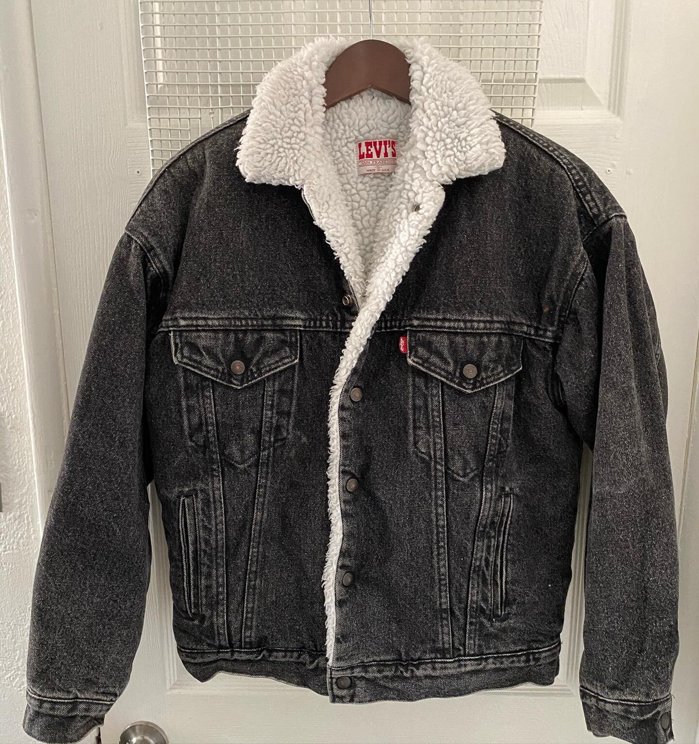 Perfect condition Levi&rsquo;s white sherpa and black Type III denim jacket purchased by my dad @adamlsomers for me from Miller&rsquo;s Outpost in the Sherman Oaks Galleria (1st floor) in 1991/1992. 

It&rsquo;s amazing how much nostalgia this jacket