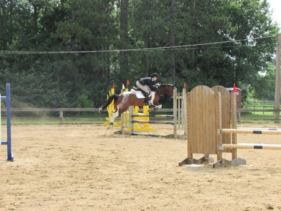 10 years ago. My, how things have changed. I always think of this sweet, special girl and our time together. She taught me so much, and not all of it was about riding. 💜 thank you Della for the trip down memory lane.