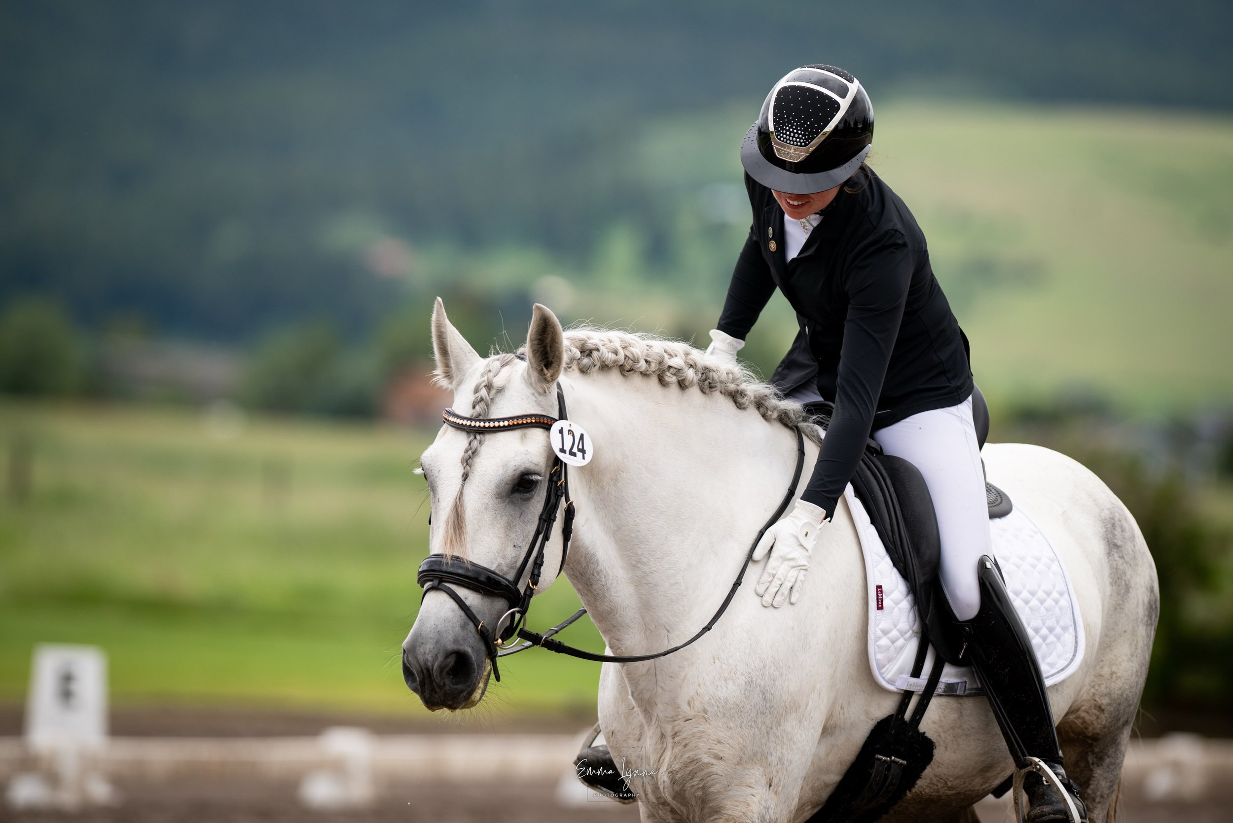Jariko dancing his way to almost 70% at his second ever horse show 💃🪩 he&rsquo;s really such a lovely horse!