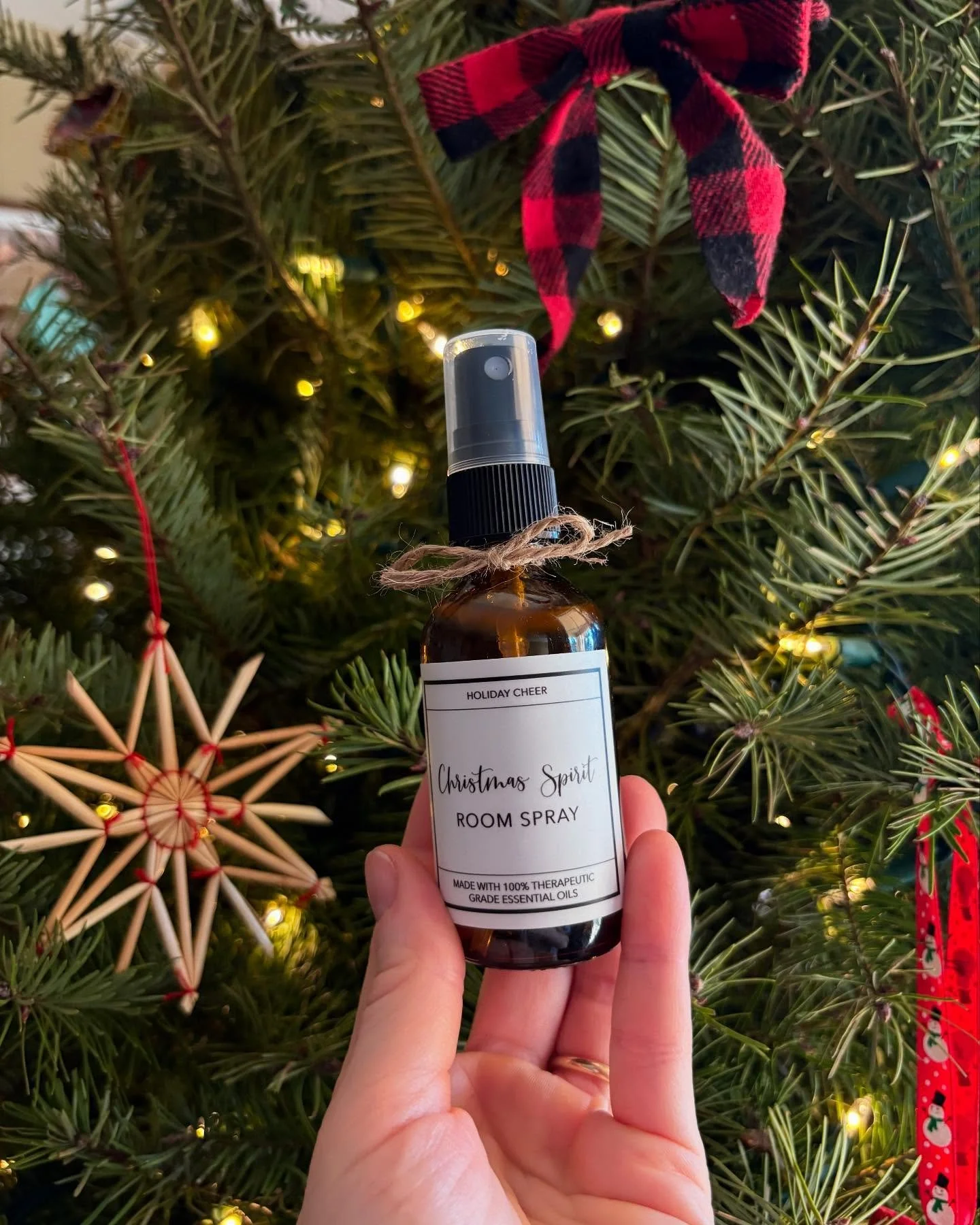 🌟 Christmas Spirit 🎄 

Limited Edition:

🌿 Christmas refresh - naturally. Bring a wonderfully natural, cheerful, and cozy aroma of the season into your home. 

Christmas Spirit: 

With

🌿 Sweet Orange
🌿 Spruce
🌿 Cinnamon

essential oils. 

This