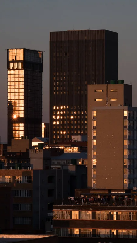 Gebäude in CBD bei Sonnenuntergang