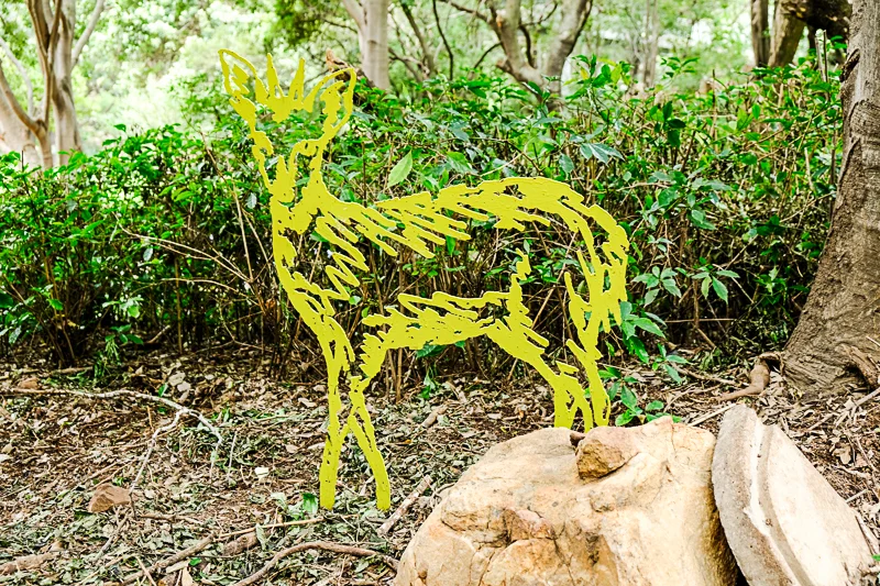 Duiker, eines der Kunstwerke von James Delaney, die er für den Park entworfen und aufgestellt hat.