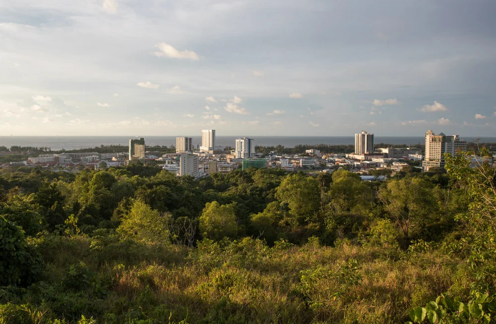 We flew into the city of Miri bordering Brunei and found that Miri's oil and gas fortunes made the city F&B scene more interesting than other places of its size.