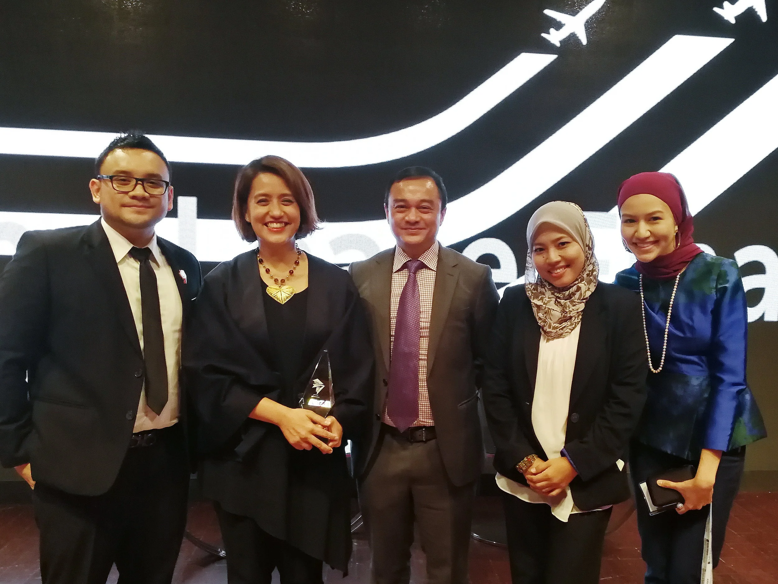 AirAsia menang dua anugerah di Anugerah Aviation 100