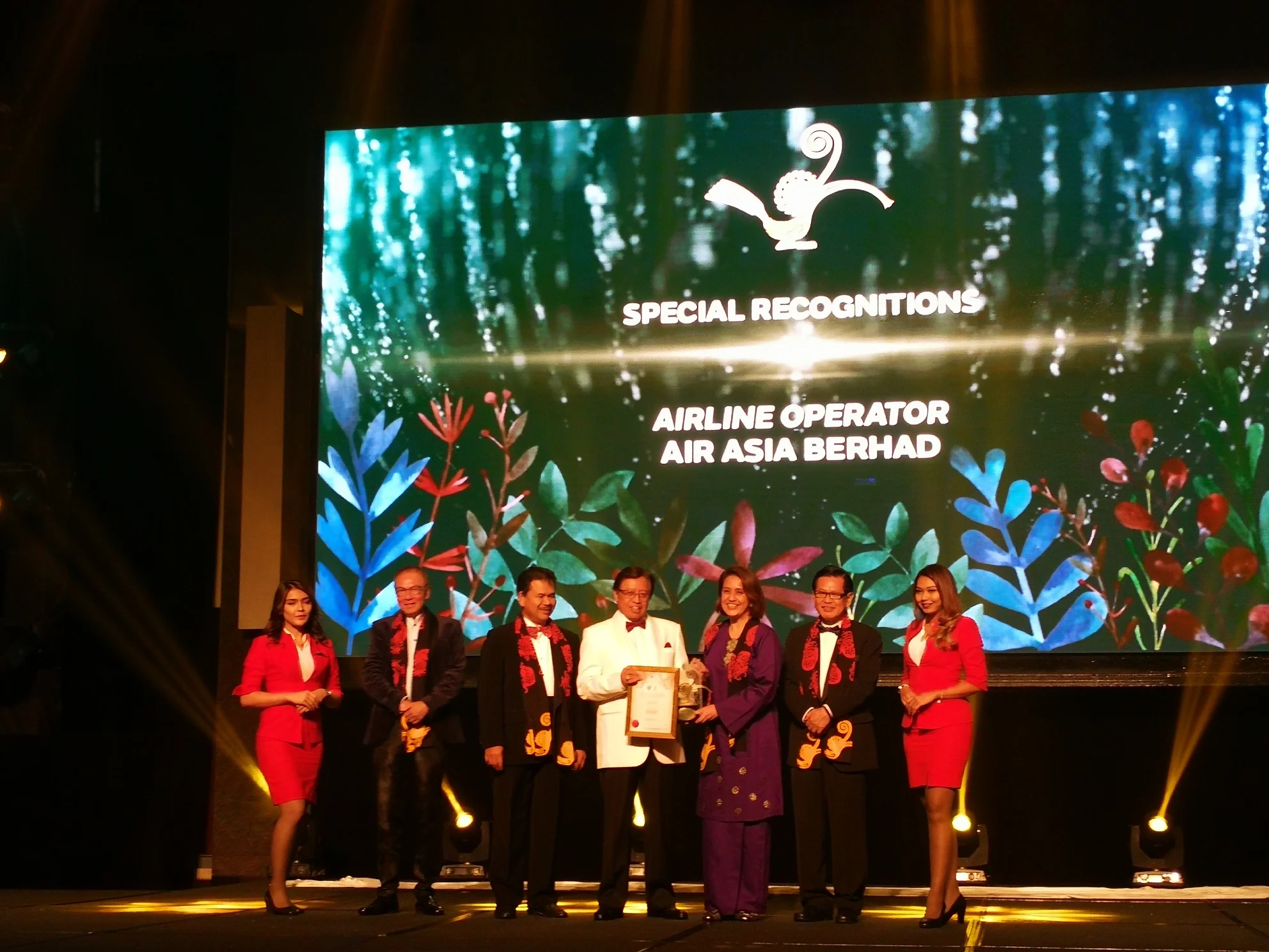 AirAsia receives “Special Recognition award for Airline Operator” at Sarawak Hornbill Tourism Award 2015/2016