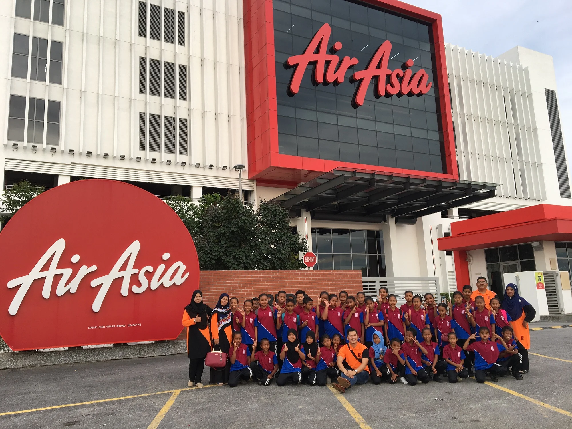 AirAsia merealisasikan impian pelajar Orang Asli untuk terbang