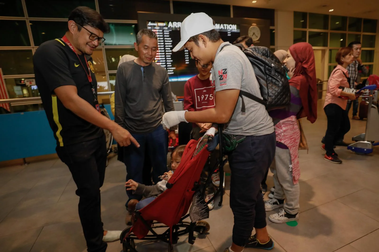 AirAsia X menerbangkan mangsa kebakaran di Christchurch pulang ke negara