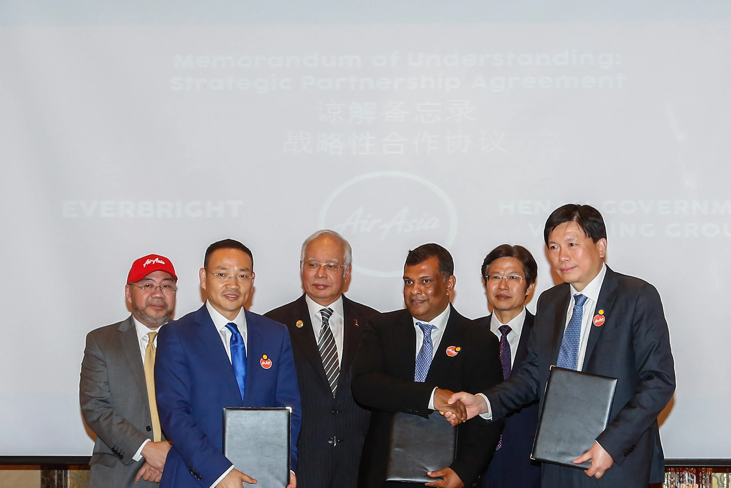 AirAsia and Everbright sign China joint ventre MoU