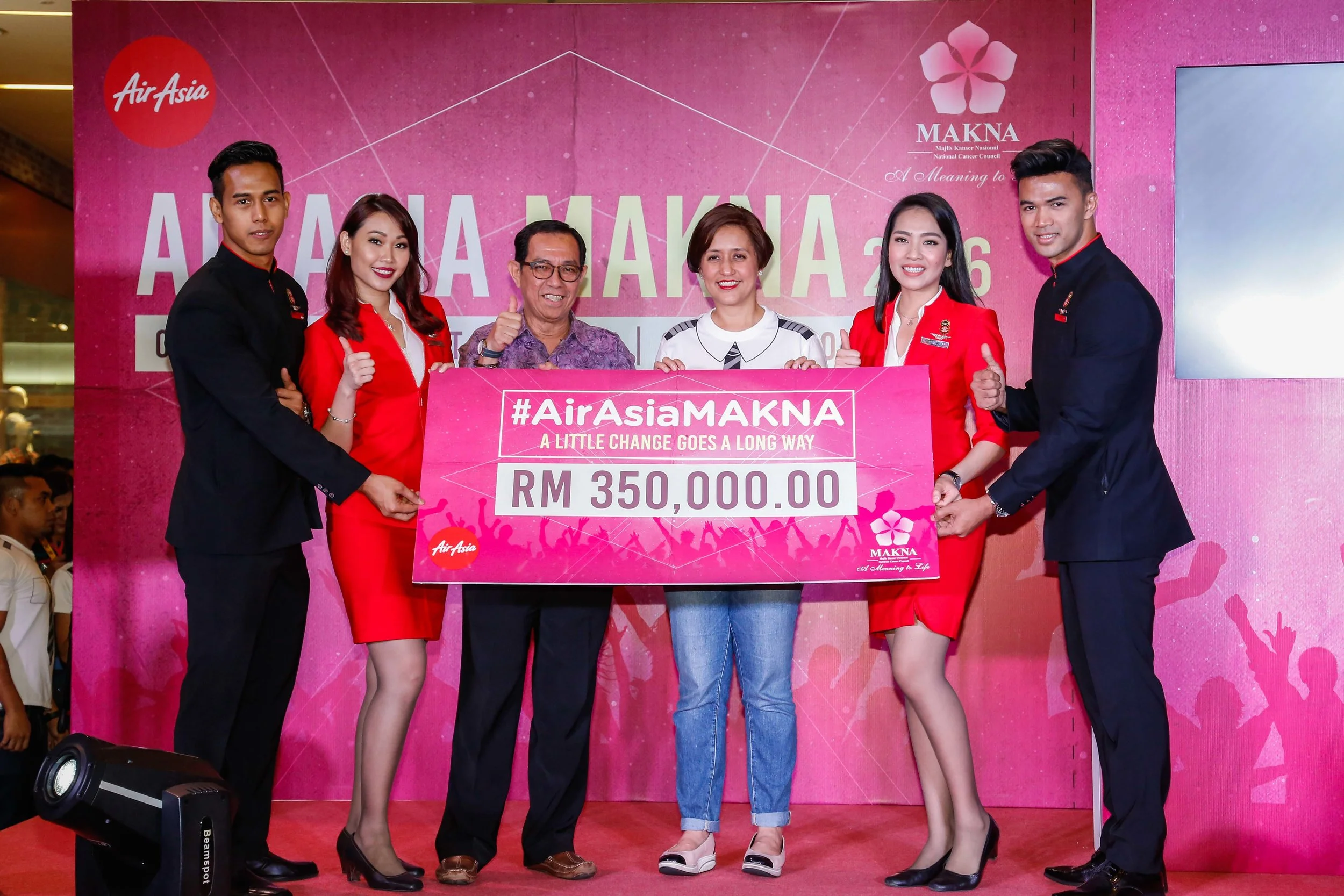AirAsia Terima Anugerah Perak untuk ‘Komunikasi Aktiviti Kebajikan Terbaik’ di Asia Tenggara untuk kempen kesedaran kanser #AirAsiaMAKNA
