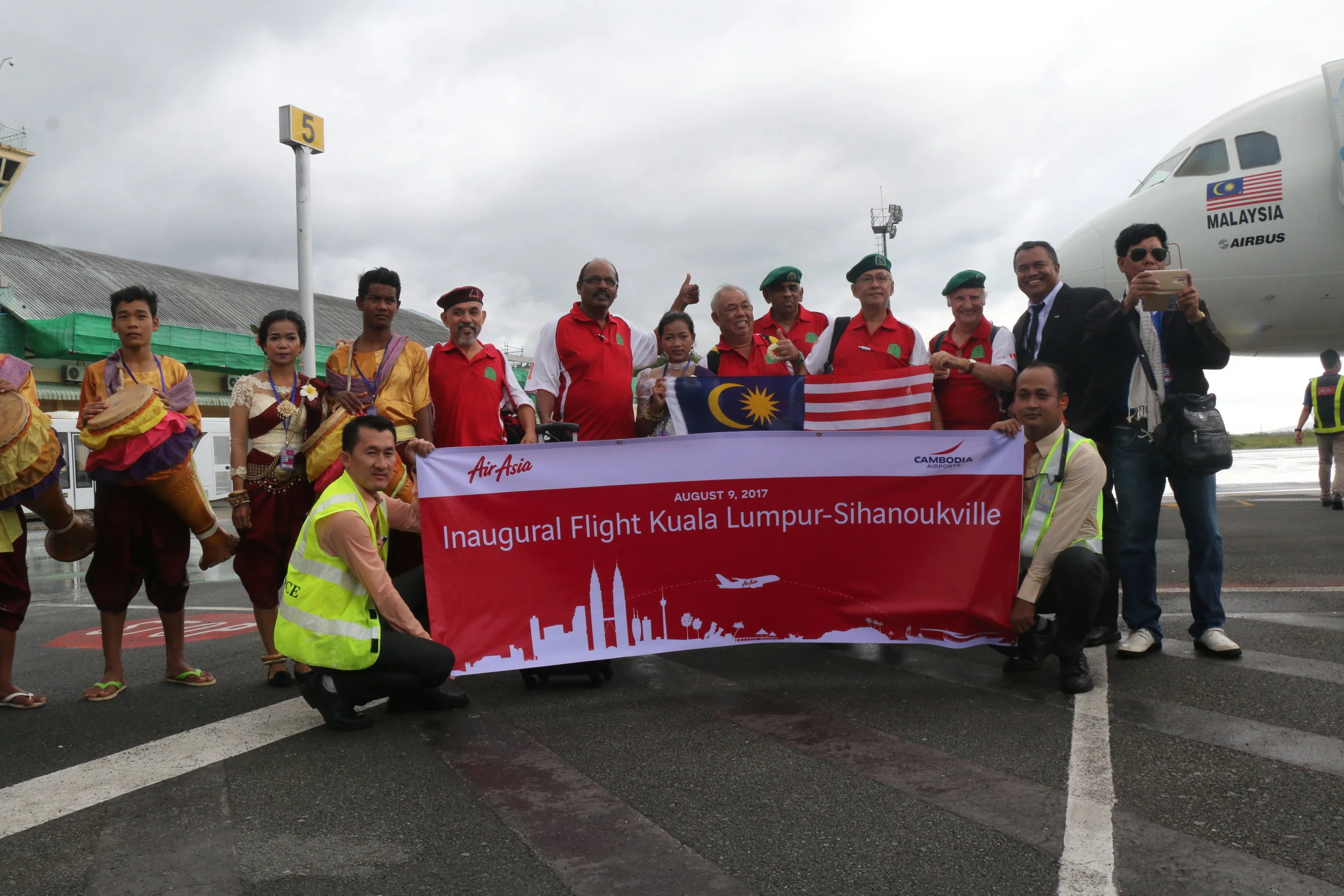 អាកាវចរណ៍ AirAsia ចប់វផ្សម្ដើ ដកឹ អ្នកដវំណើរវៅកាន់ទកឹ ដវកាដ នុពល្ ម្រពោន ី  យនាវ ុះម្រកុងម្រពុះវី នុ កម្ព ុជា