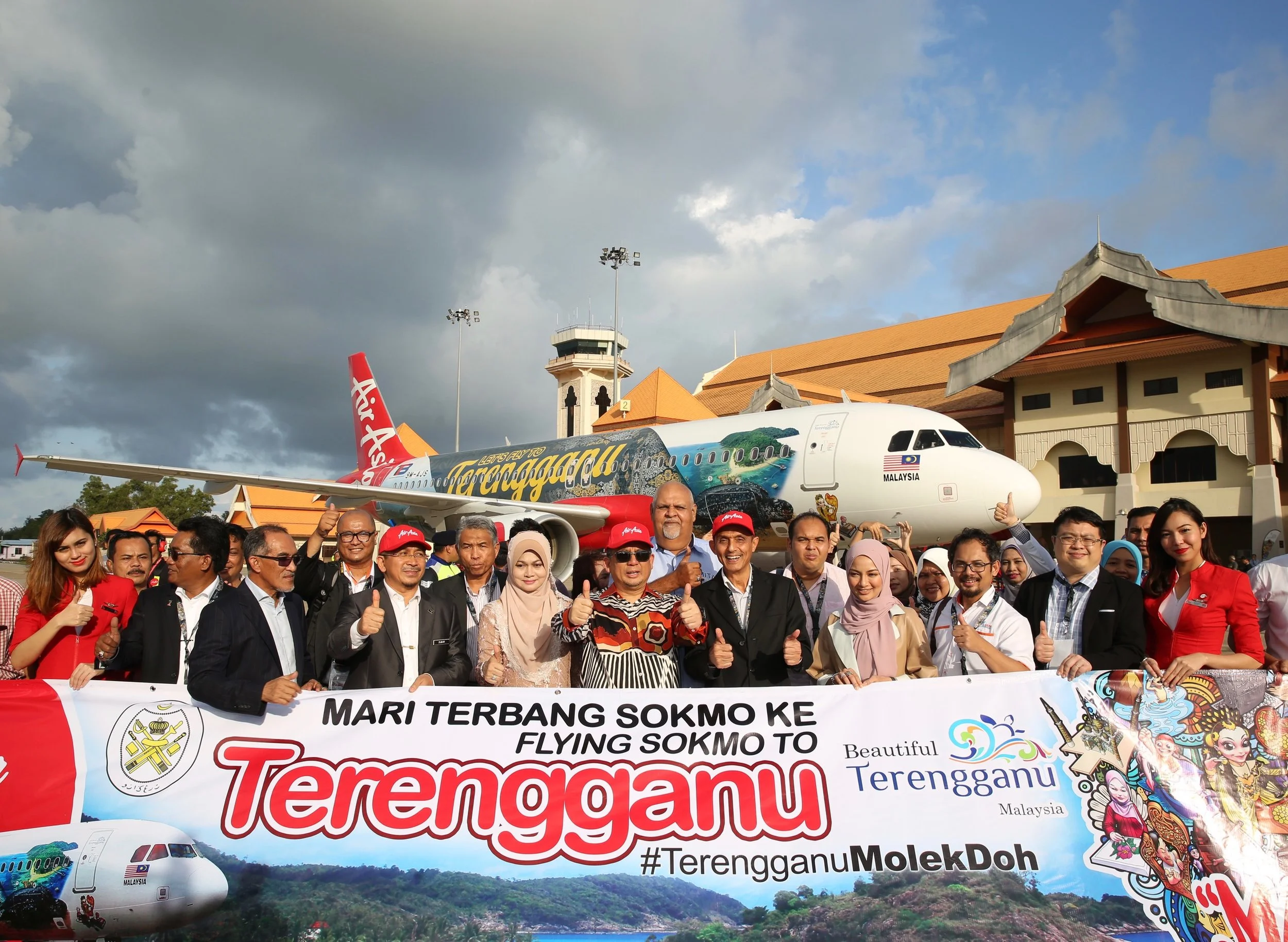 AirAsia Rai Pesawat Berwajah ‘Beautiful Terengganu, Malaysia’