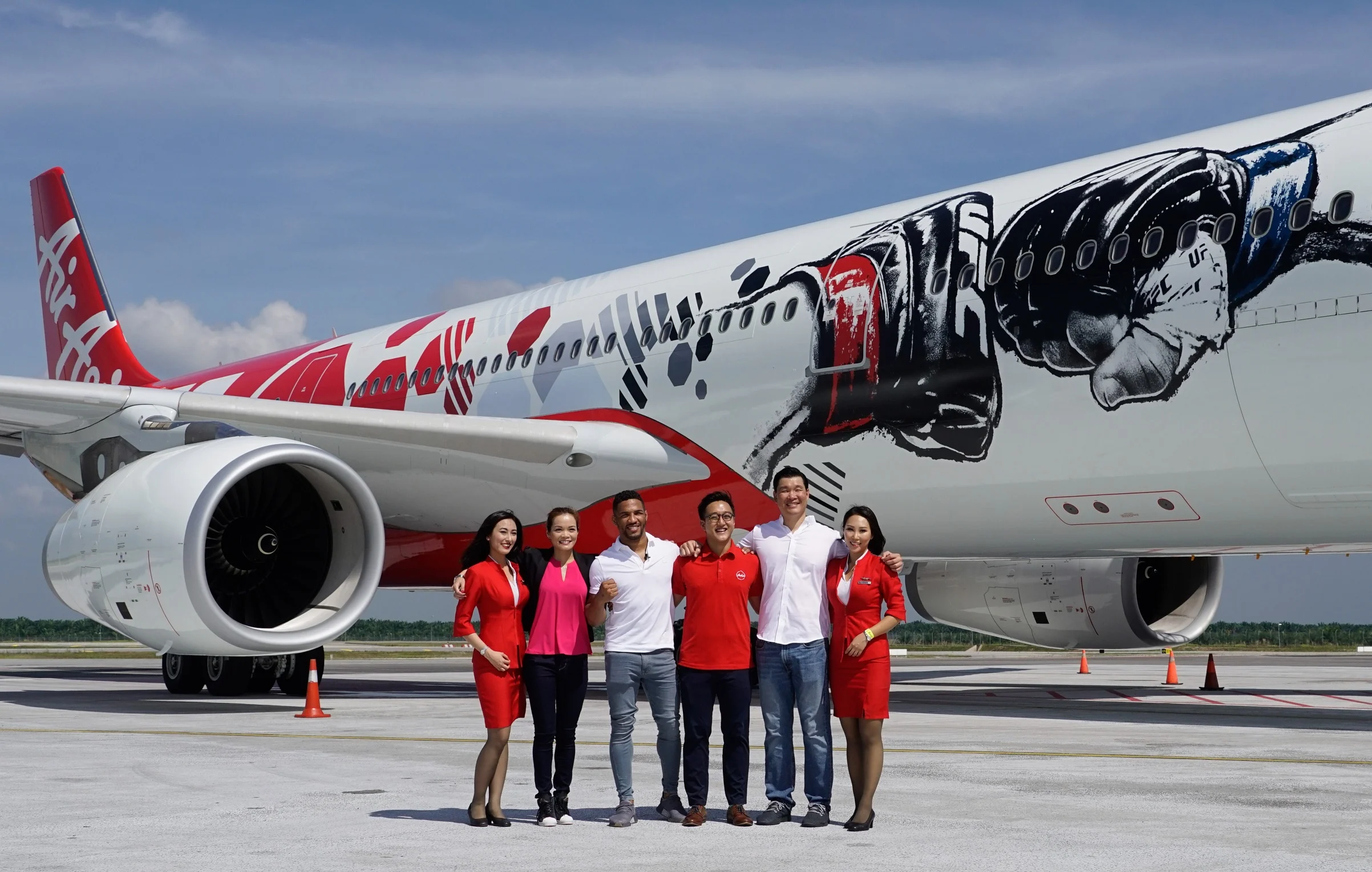 (L-R): UFC Events and Partnership Activation Director of Asia Leanne Chu, UFC no.5-ranked lightweight athlete Kevin Lee, AirAsia Regional Branding Manager Ben Rynjah, UFC Vice President of Asia Pacific Kevin Chang