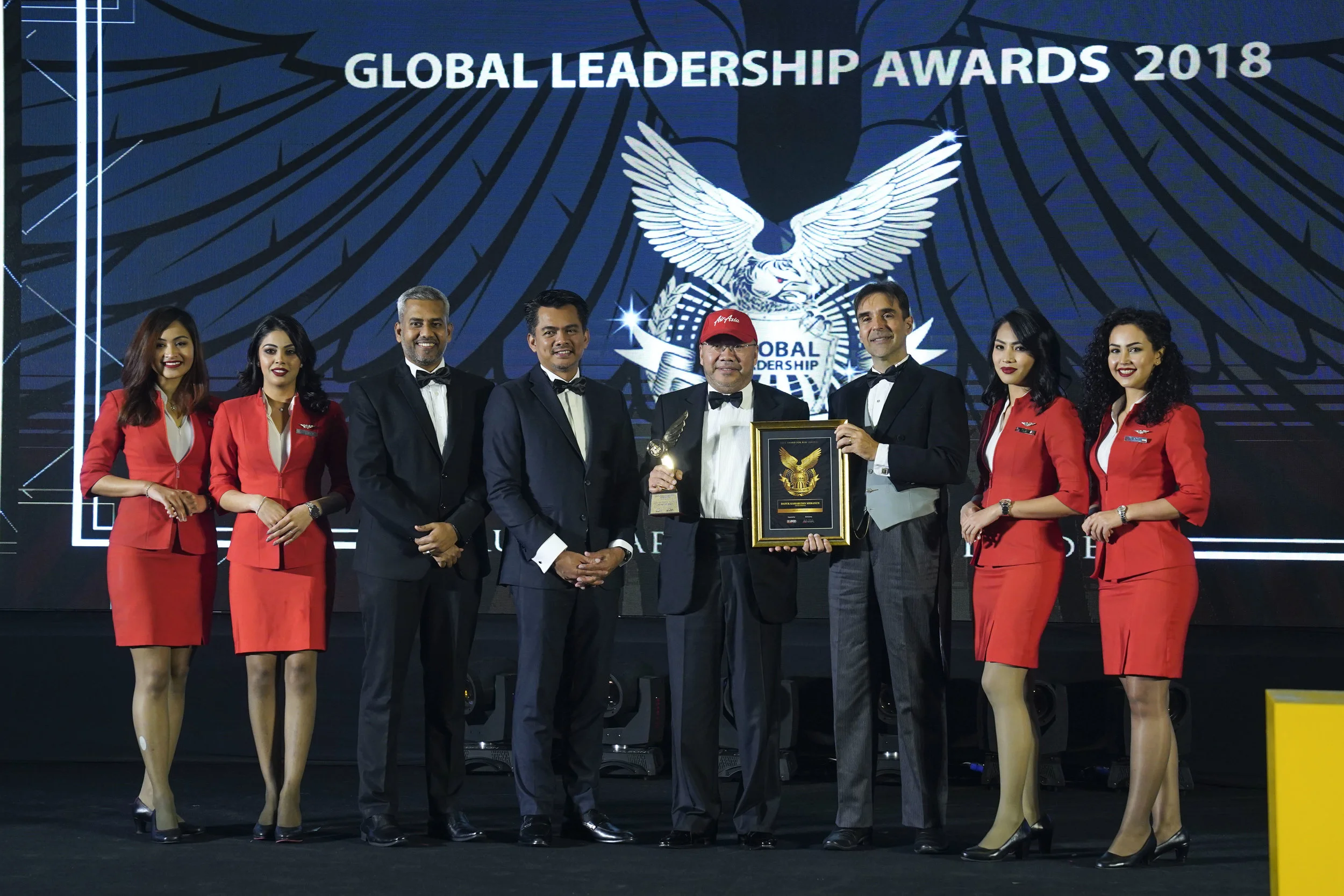Datuk Kamarudin Meranun receives Lifetime Achievement Award at Global Leadership Awards