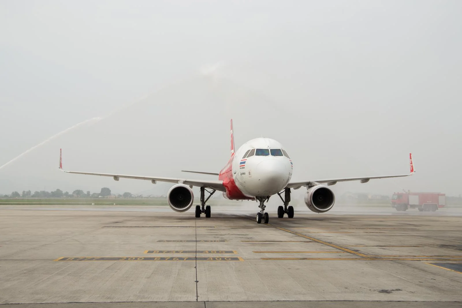 Chuyến bay Hà Nội - Chiang Mai và Phú Quốc - Kuala Lumpur của AirAsia chính thức cất cánh 