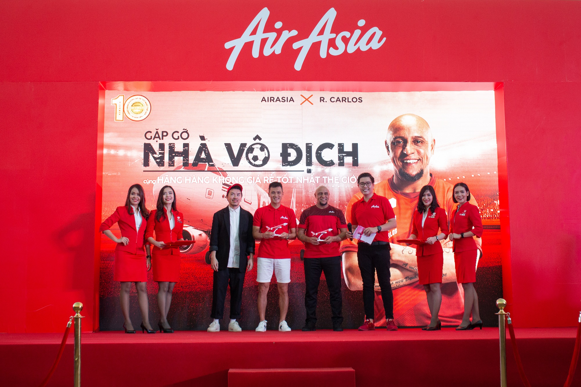 AirAsia đưa huyền thoại Roberto Carlos đến Việt Nam