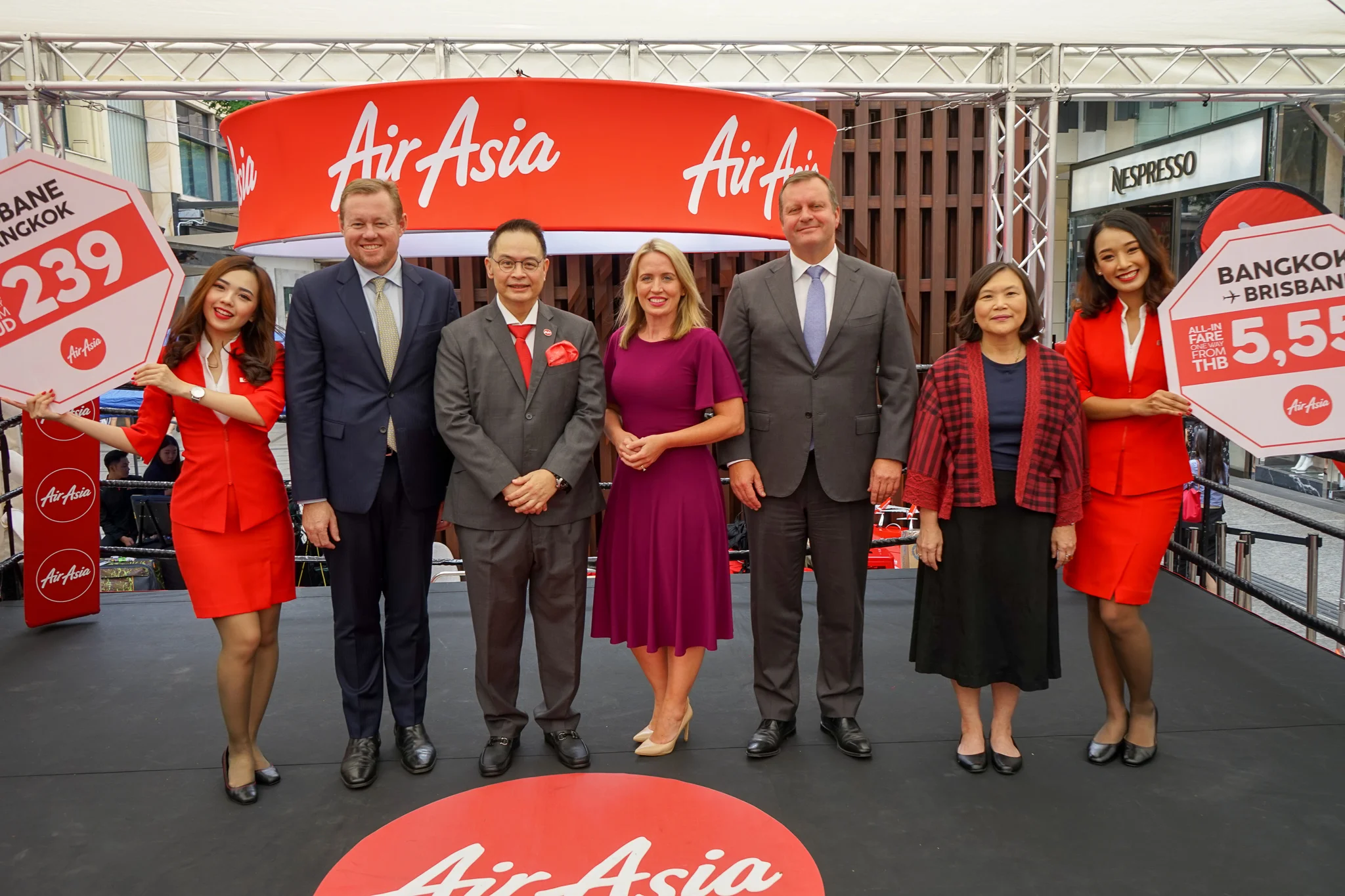 Photo Caption: (From 2nd from Left) Andrew Park, Honorary Consul of Thailand, Royal Thai Consulate-General Queensland; Nadda Buranasiri, AirAsia X Group CEO and Thai AirAsia X CEO; Hon. Kate James, Minister of Tourism Industry Development for Queensland Government; Gert-Jan de Graaf, Brisbane Airport Corporation CEO; Andrew Park and Ms Suladda Sarutilavan, Director of Tourism Authority of Thailand flanked by AirAsia cabin crew at the announcement today.