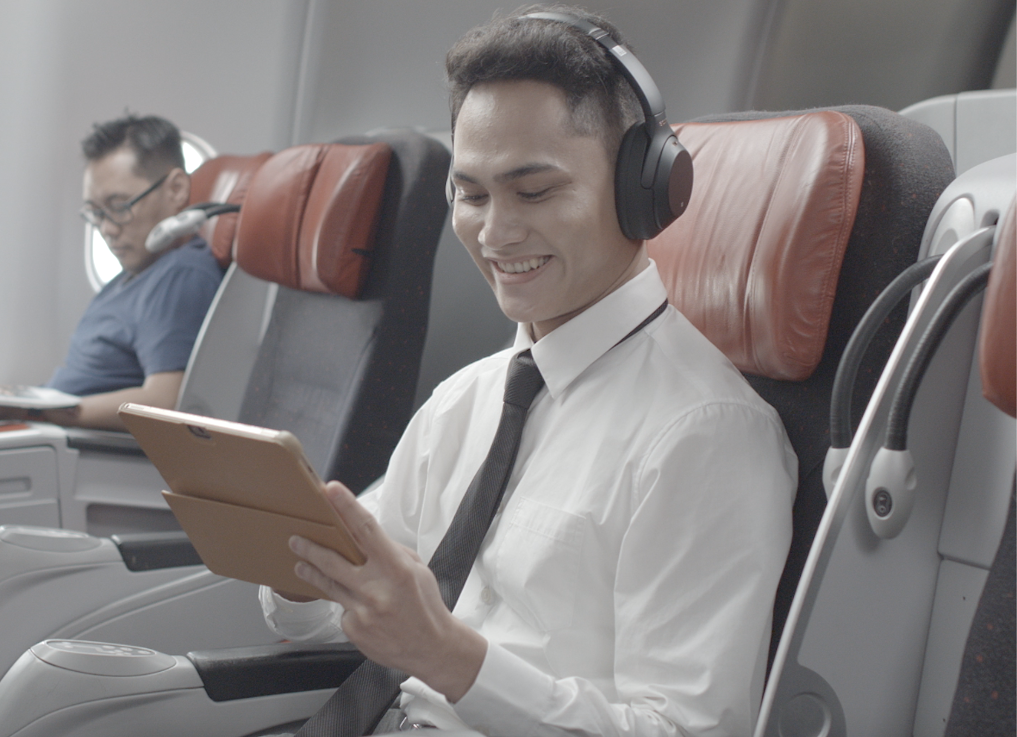 AirAsia tambah fon kepala pembatalan bunyi Sony bagi kabin Premium Flatbed