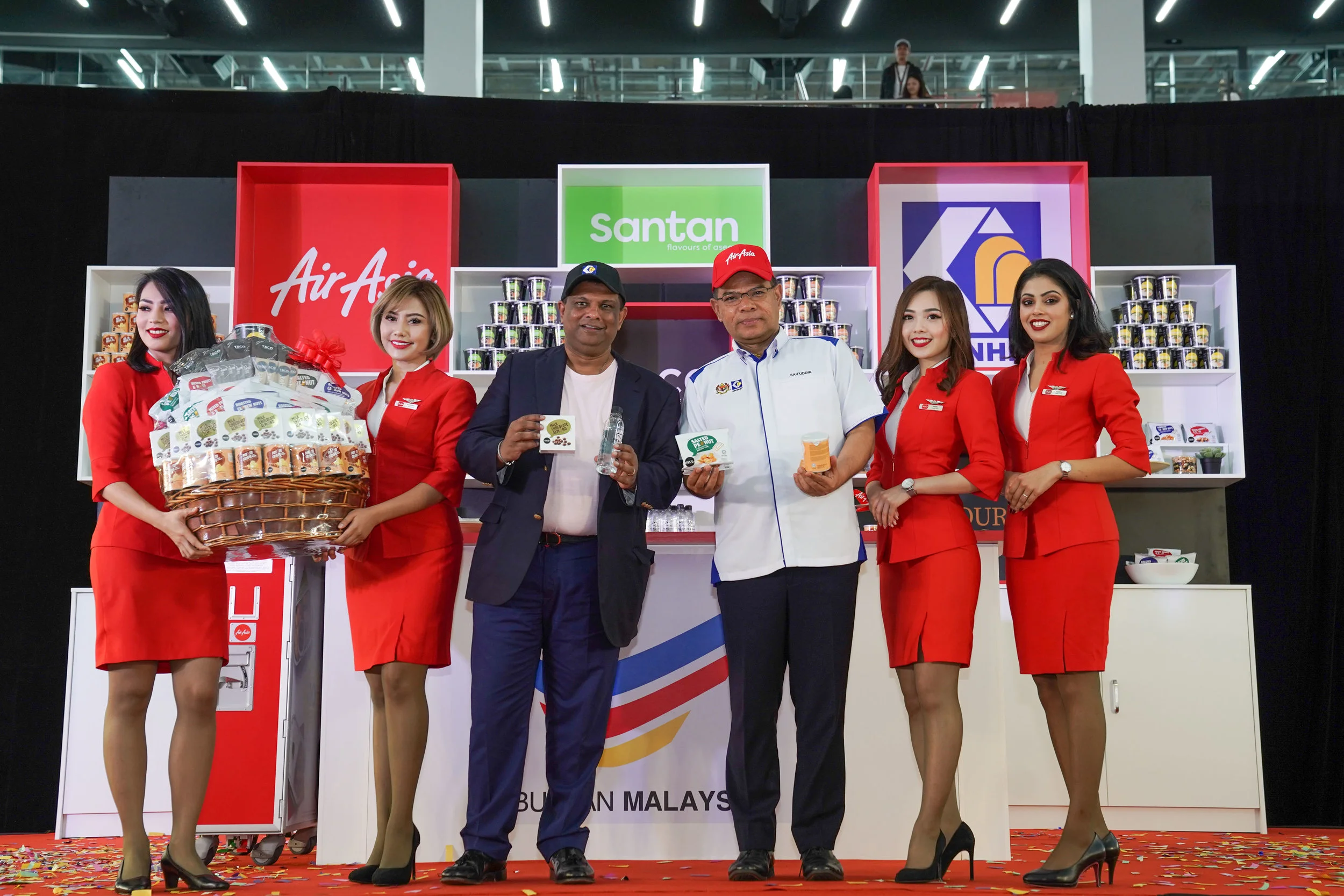 AirAsia bekerjasama dengan Kementerian Perdagangan Dalam Negeri dan Hal Ehwal Pengguna untuk menyokong kempen ‘Beli Barangan Malaysia’
