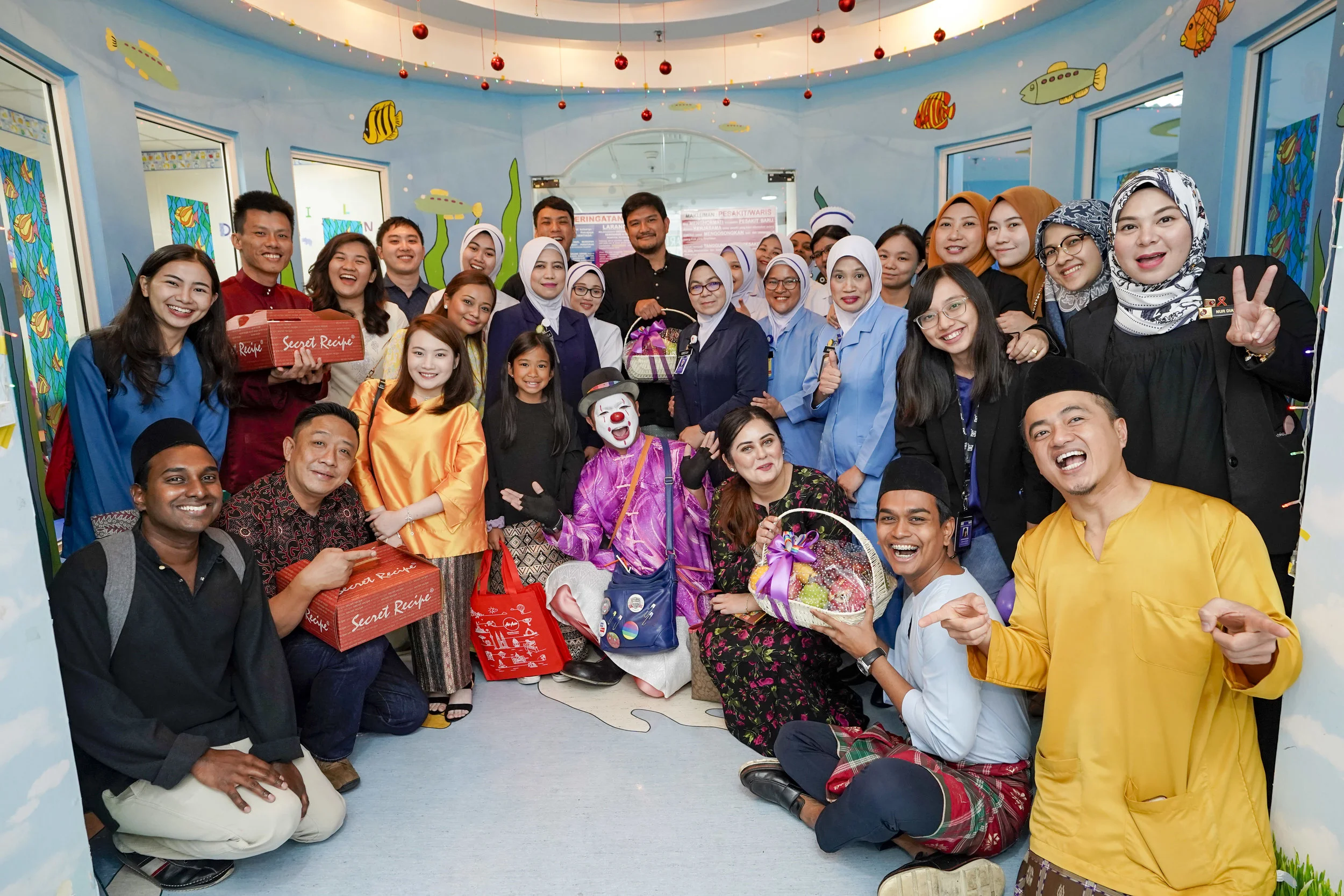 AirAsia melawat wad kanak-kanak Hospital Putrajaya